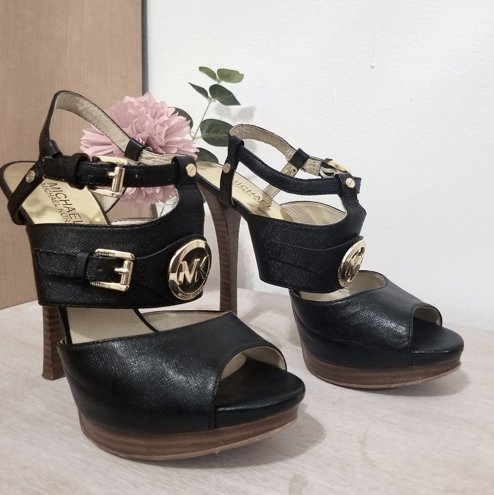 MICHAEL Michael Kors Mackenzie Platform Sand